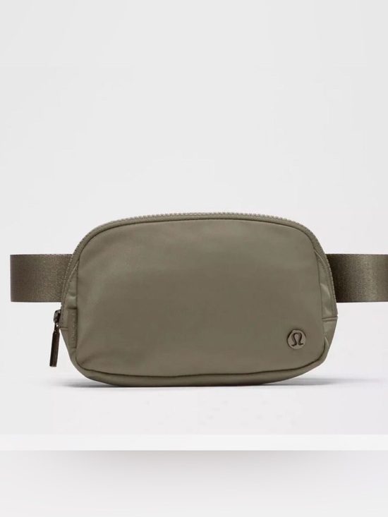 lululemon athletica Handbags - Lululemon everywhere belt Bag new